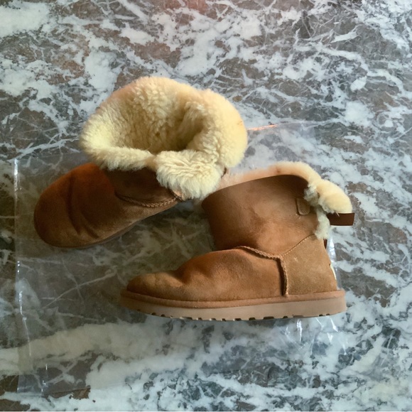 Womans Uggs Mini Bailey Bow II Water Resistant Bootie - Picture 2 of 8